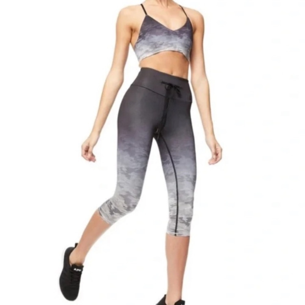 Good American Black Ombré Cropped Leggings | Size 2 (like a Lululemon 6)